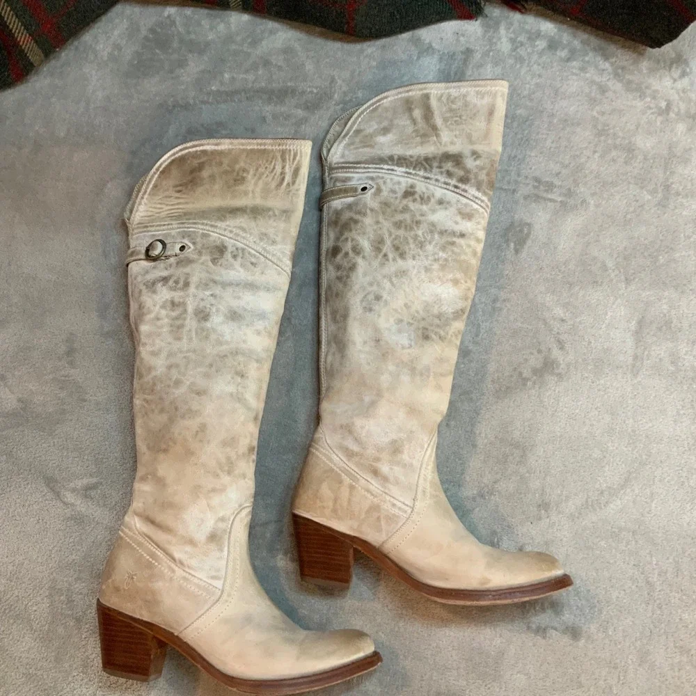 Frye Jane Tall Cuff Boot Distressed Cream Leather Equestrian Block Heel EUC 7B